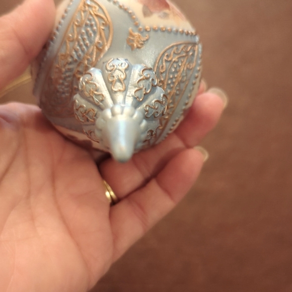 Vintage Finial ceramic light blue Victorian style ornament with floral design - Picture 4 of 5